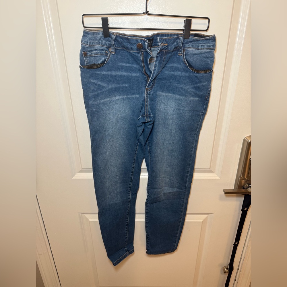 Tahari Blue Skinny Jeans with Worn-In Look